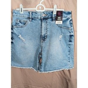 No Boundaries Button Fly Denim Jean Bermuda Shorts 9 Ladies High rise distressed